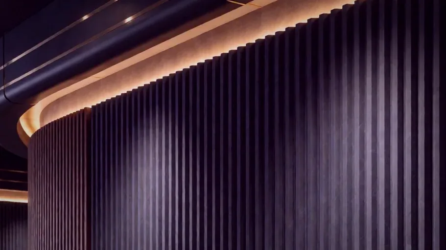 Un tapis dressé dans une niche de tuffeau